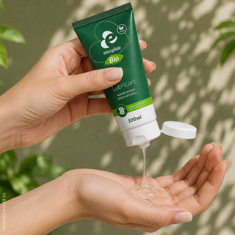 Текстура лубриканта EasyGlide Bio & Natural на руке